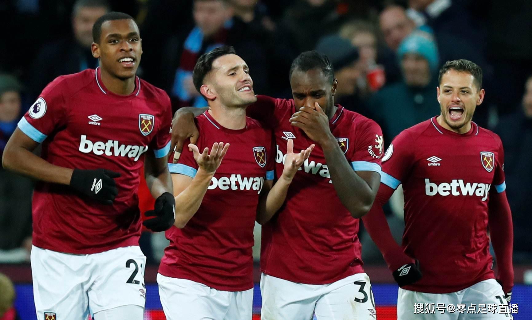 记者：伊万来到申花训练场与斯卢茨基简短交流，路易斯明日归队.