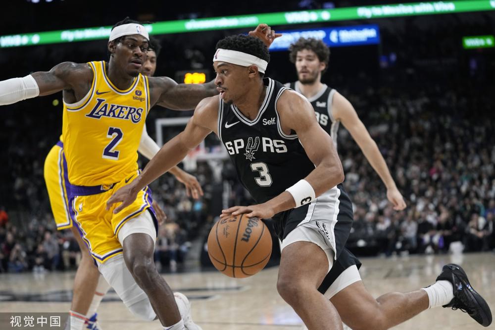 吸纳来自中 吸纳来自中