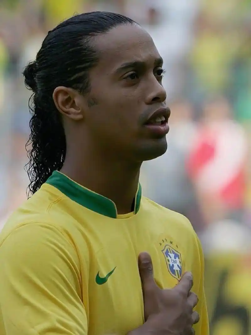 他通过社区 他通过社区