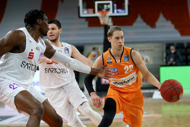 4个篮板和 4个篮板和